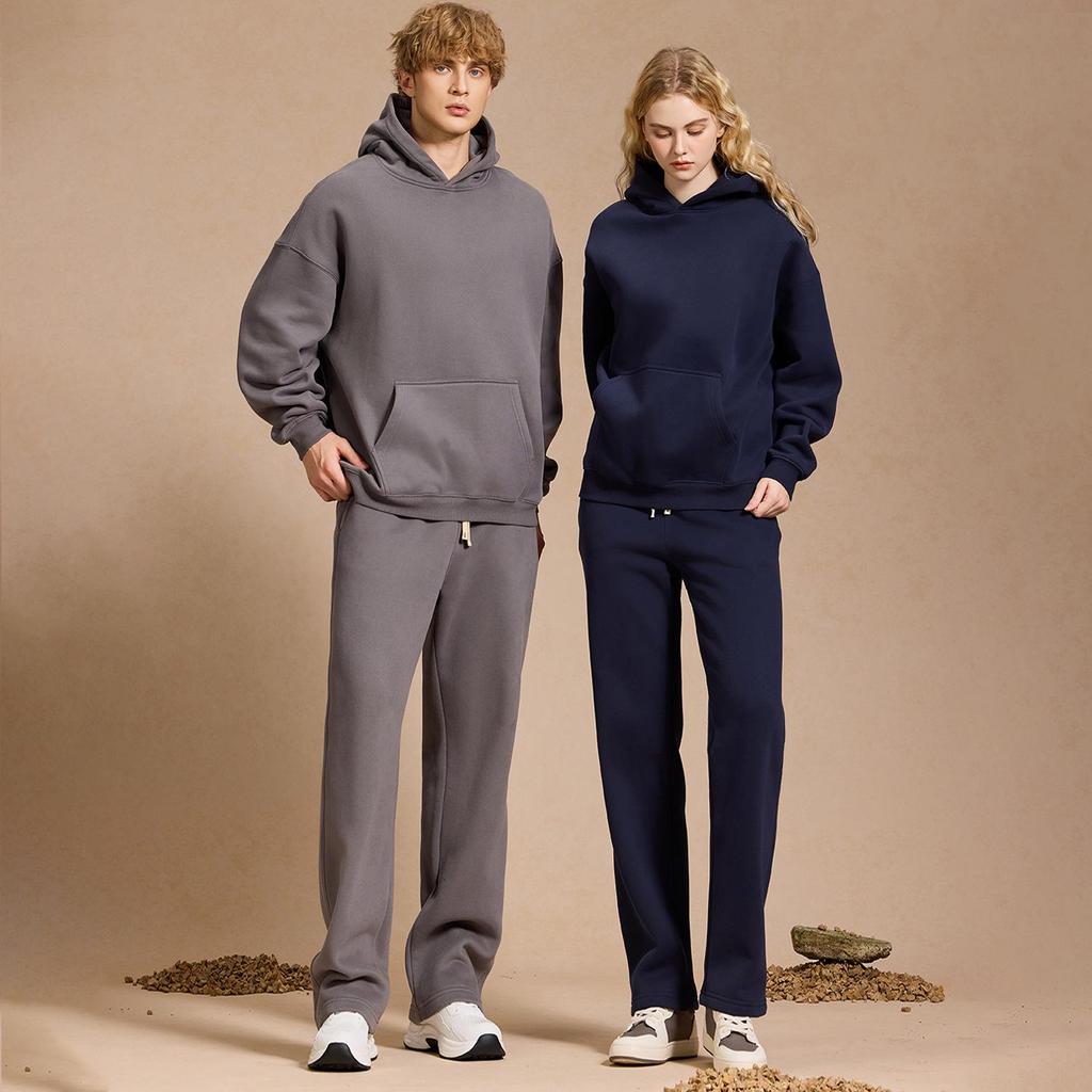 Men's Fleece Sweatpants and Hoodie Set - Warm, Comfortable, Casual Wear for Autumn and Winter.