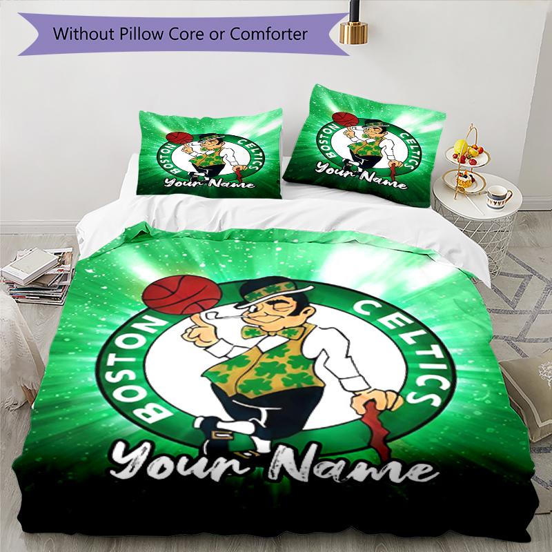 3-teiliges personalisiertes Boston Celtics Bettwäsche-Set mit individuellem Namen. Verschluss der Bettdecke. Enthält 1 Bettbezug & 2 Kissenbezüge. Weich und bequem für alle Jahreszeiten.