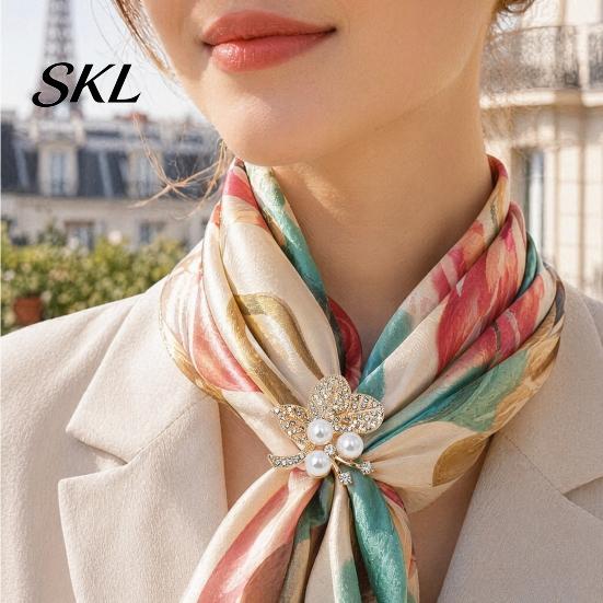 Rhinestone Leaf Brooch Faux Pearl Brooch, Alloy Hollow Leaves Lapel Accessory Pin, Sweater Cardigan Coat Suit Clothing Jewelry Accessories Pin