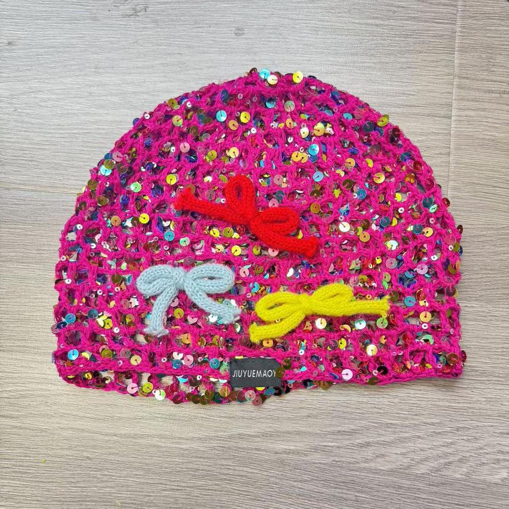 Cappello Berretto in Lavorazione a Maglia con Paillettes e Fiocco Coreano per Donna: Copricapo alla moda in rete di lana
