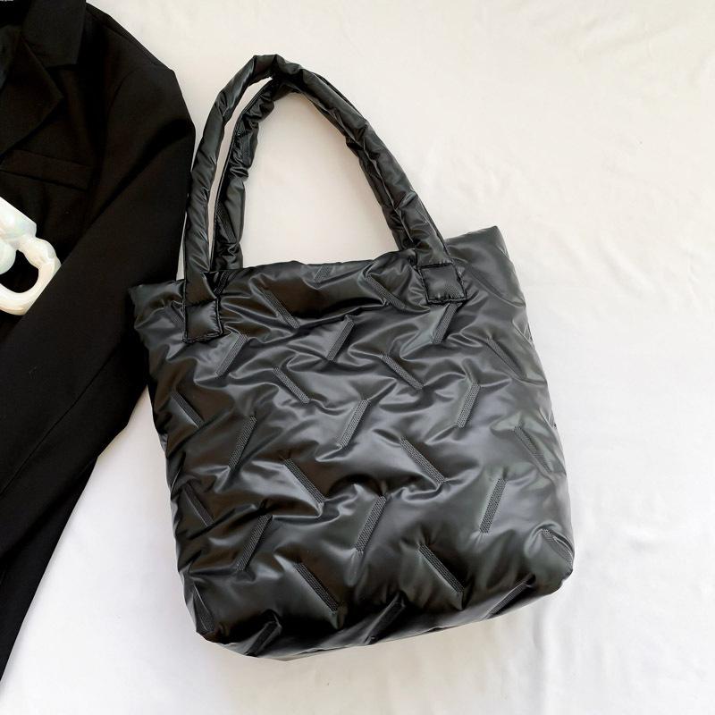 

Large capacity autumn new autumn down fashion design casual commuting shoulder tote handbag women s trend чорний