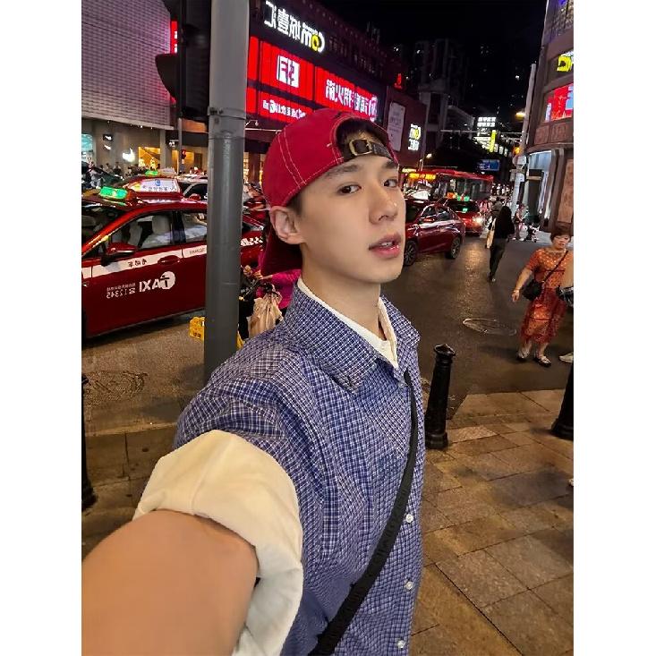 Pánské letní tričko s dlouhým rukávem a logem 2024 v japonském hongkongském stylu, volné, s potiskem, trendy, všestranná ležérní bunda