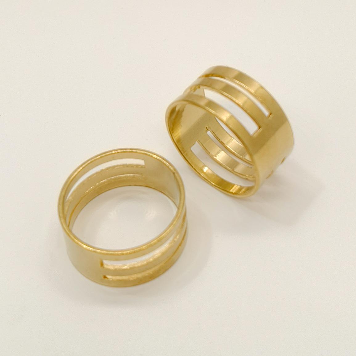 

Минималистичное медное регулируемое кольцо-открывалка ручной работы