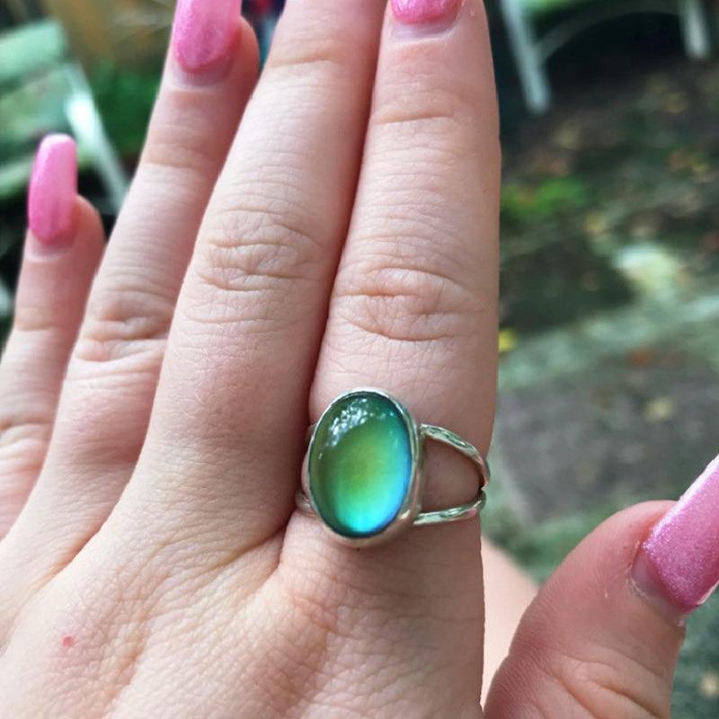 Retro Oval Engagement Ring with Color-Changing Stone