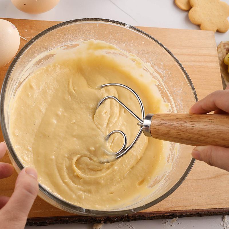Zweiteiliges dänisches Teigschneebesen-Set mit Eichenholzgriffen