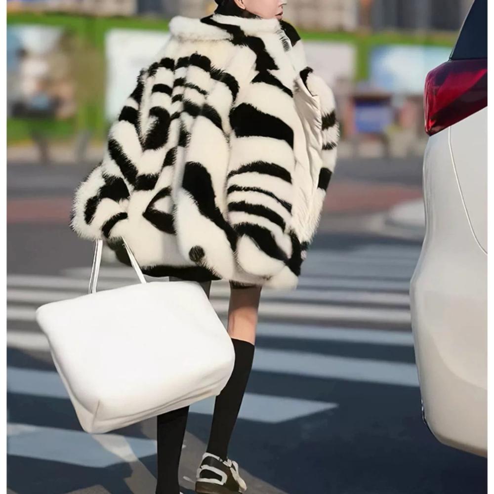 2024 New Autumn and Winter Trend Jacket Thickened Fashion Foreign Leisure Versatile Toka Zebra Pattern Large Skimming Collar Simulation Fur