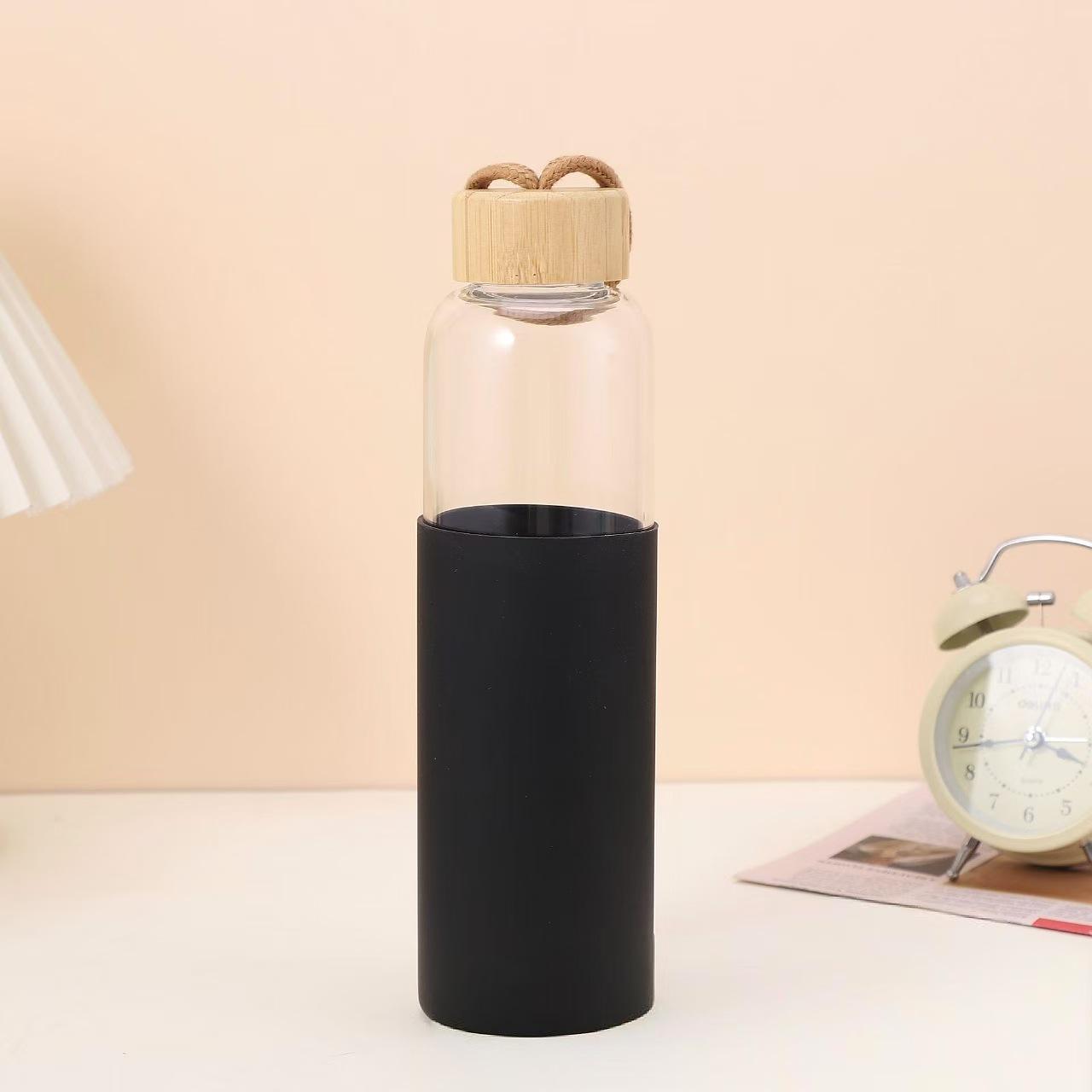 

500ml High Borosilicate Glass Water Bottle with Silicone Sleeve, Bamboo Lid, and Rope - Durable and Sealed for Sports and Everyday Use. 500ml
