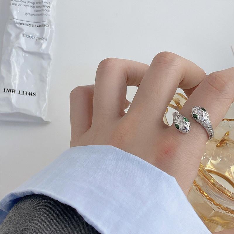 Vintage Copper Snake Wrap Open Ring For Women Fashionable And Trendy With Green Diamond Eyes