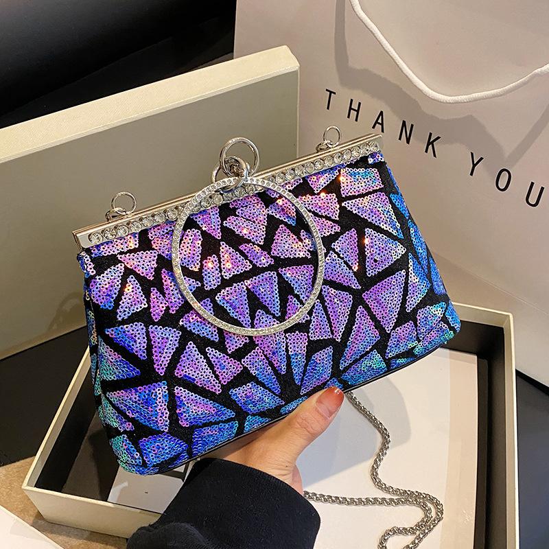 Geantă rotundă cu închidere de mână din paiete pentru cină