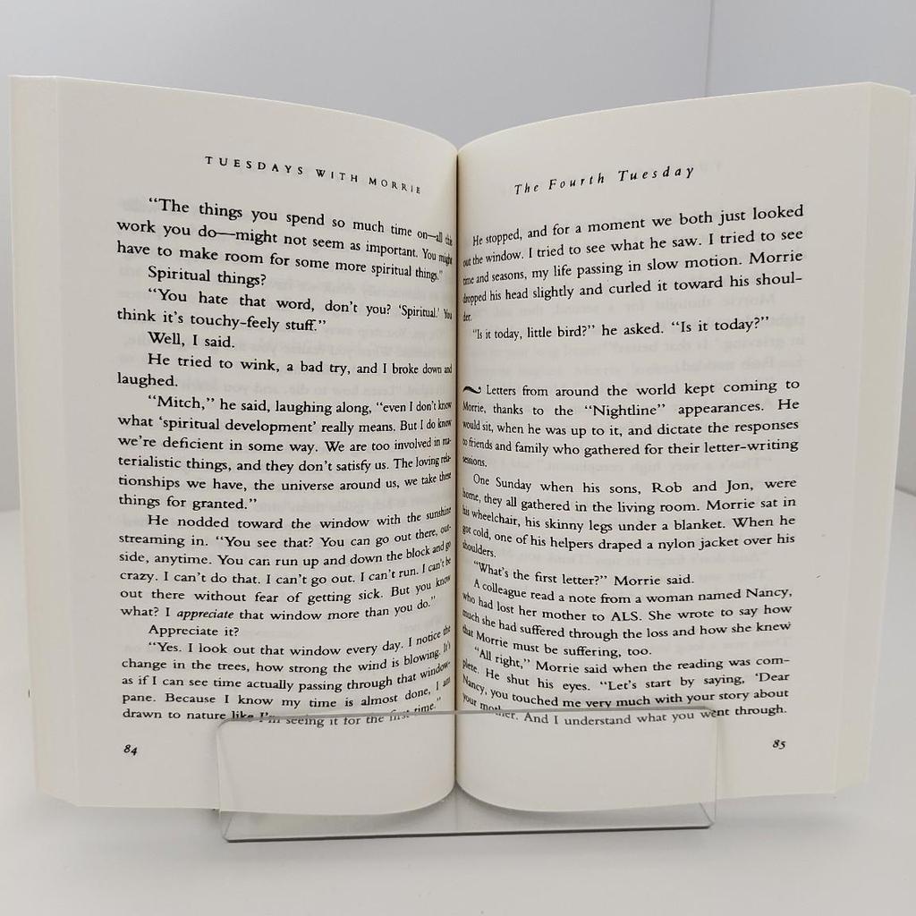Cross-Border Bestsellers: Tuesdays with Morrie by Mitch Albom (English Edition)