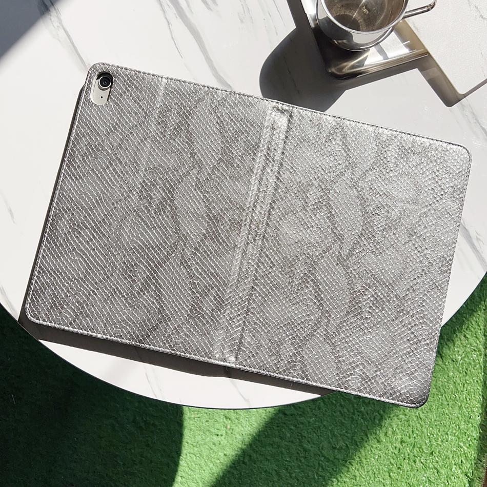 Luxury Snake Texture Stand Case for IPad 6 7 8 9 10th 11th Generation Case Air 3 4 5 Pro Mini 2025 A16 2026 10.2 10.9 11 Cover
