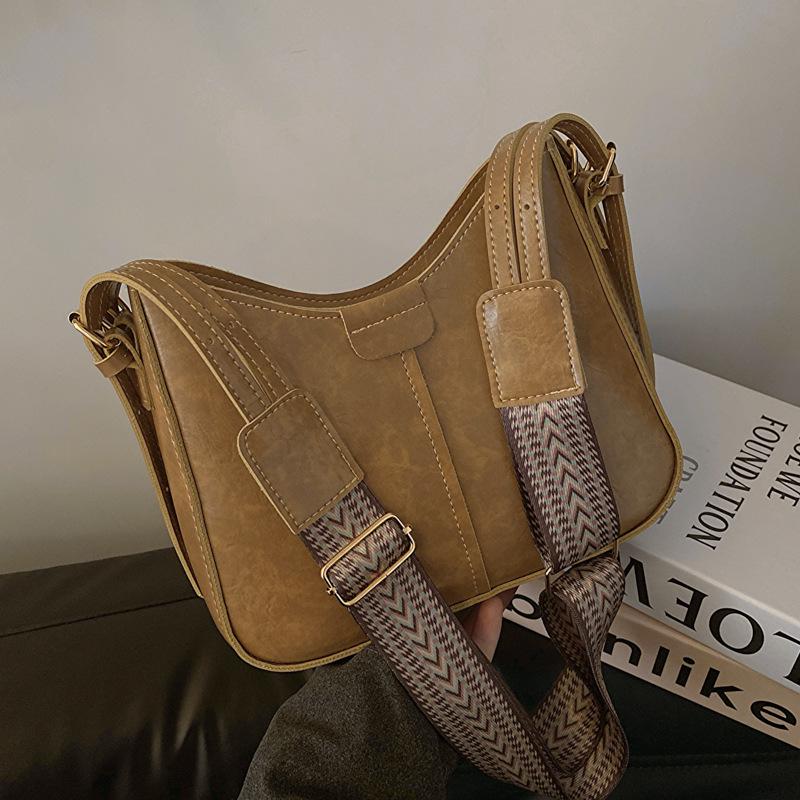 High-End Korean Retro Bucket Bag with Wide Strap - Versatile Crossbody for Autumn/Spring 2024