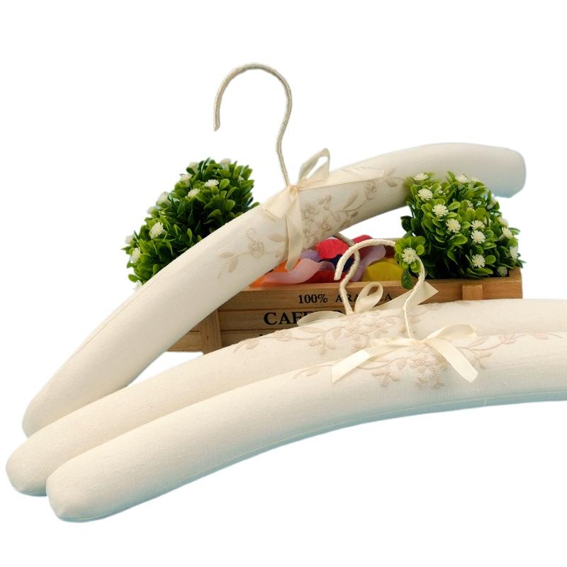 Luxuriöse bestickte Stoff-Kleiderbügel | Rutschfeste weiche Kleiderbügel für Kleider, Seide & Brautkleider (2/5er Pack)