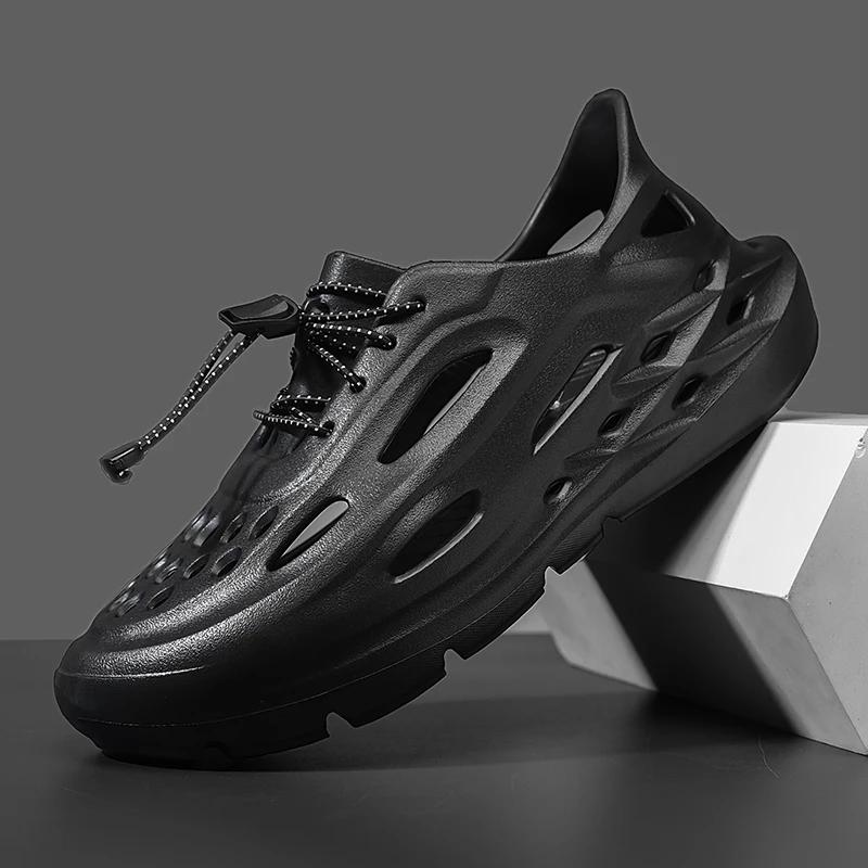 Fashion Summer Slip on Water Shoes Men Beach Sandals EVA Soft Hollow Mens Garden Shoes Designer Hole Breathable Slipper Runner Sneakers
