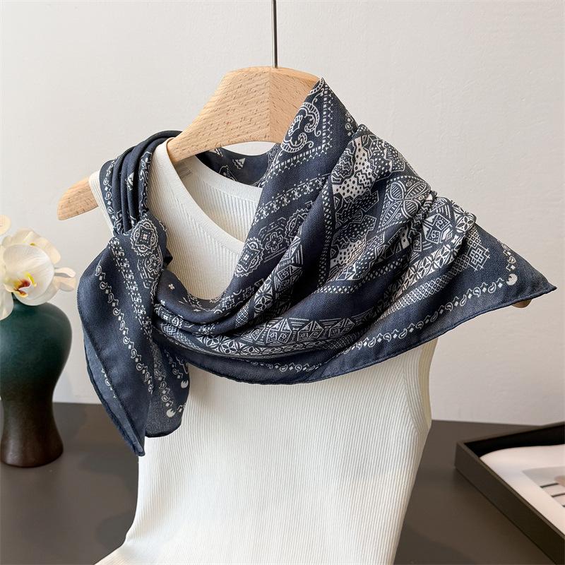 Fashion Decoration Square Scarf Women Luxury Paisley Print Soft Head Scarves Cotton Feel Headscarf Warm Foulard Bandana Neck Tie