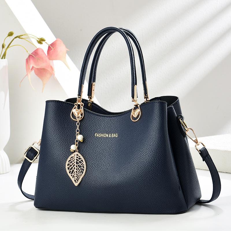 Fashionable Large Capacity Women's Shoulder Bag 2025 New Style Trendy Womens Handbag Designer Crossbody Single Tote Bag women