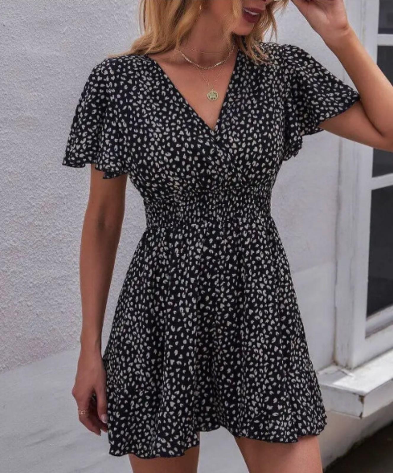 

Сексуальные платья с V-образным вырезом, рукавами с оборками и приталенным силуэтом S чёрный