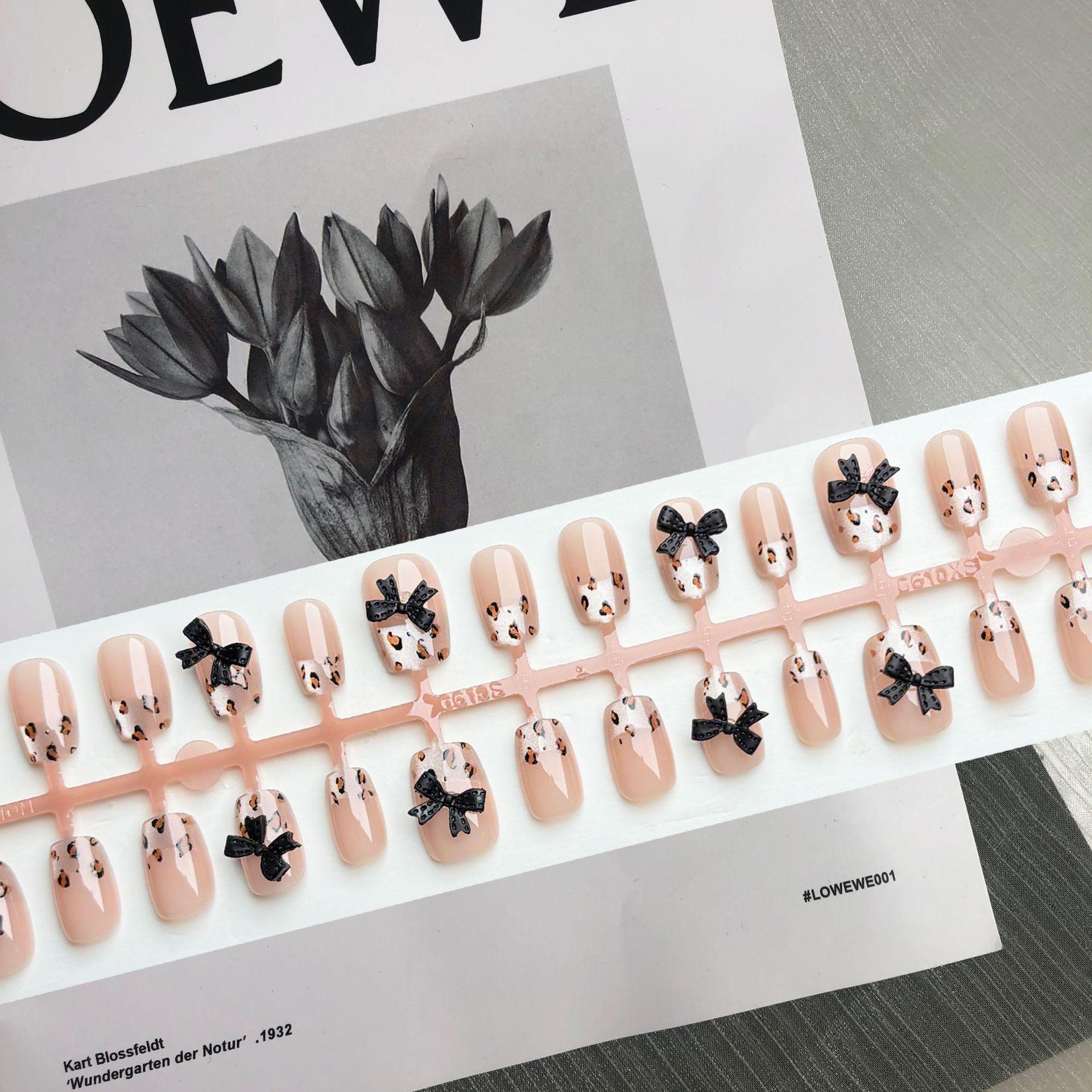 

Short French Leopard Print Rhinestone Cat Eye Nail Patches - Sweet & Cool Style