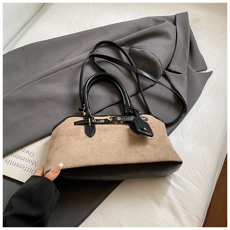 2025 New Fashion Commuter Big Bag Textured Portable Bowling Bag Retro Large Capacity One Shoulder Underarm Bag Women