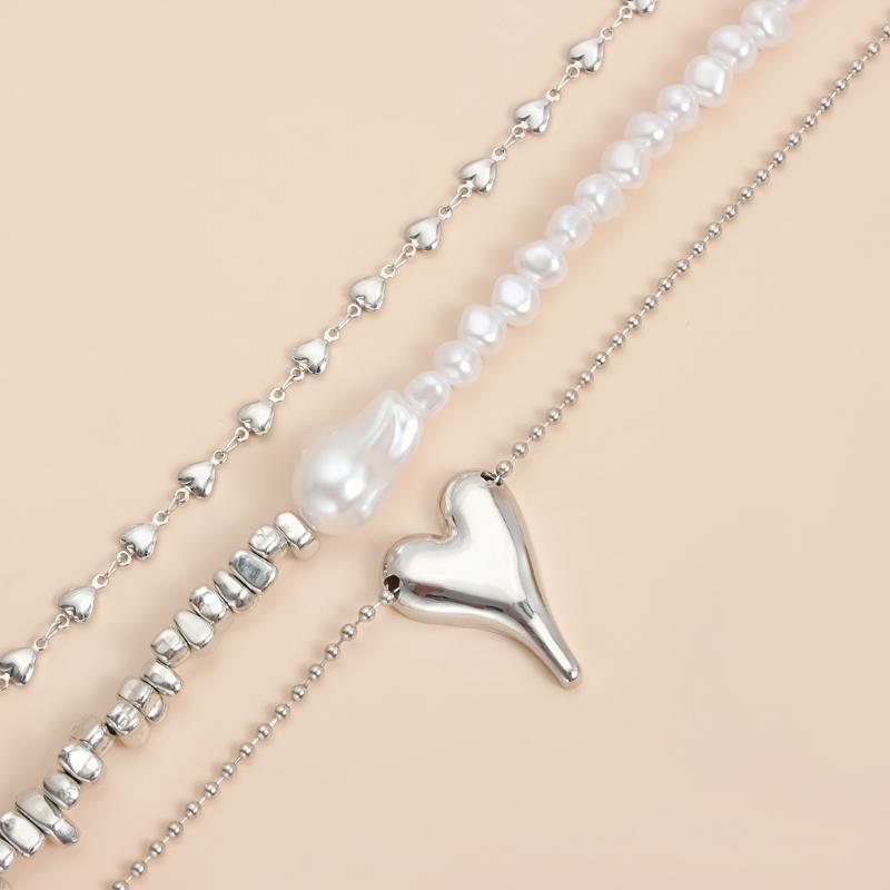 Trendy Metallic Heart Pendant Necklace With Artificial Pearls Alloy Chain Neckpiece For Everyday Wear Party Dates