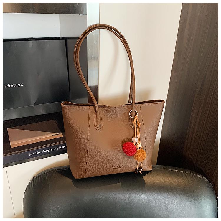 

Maillard Women s Large Tote: Retro, Versatile, Casual Shoulder Bag for Autumn/Winter 2025 коричневий