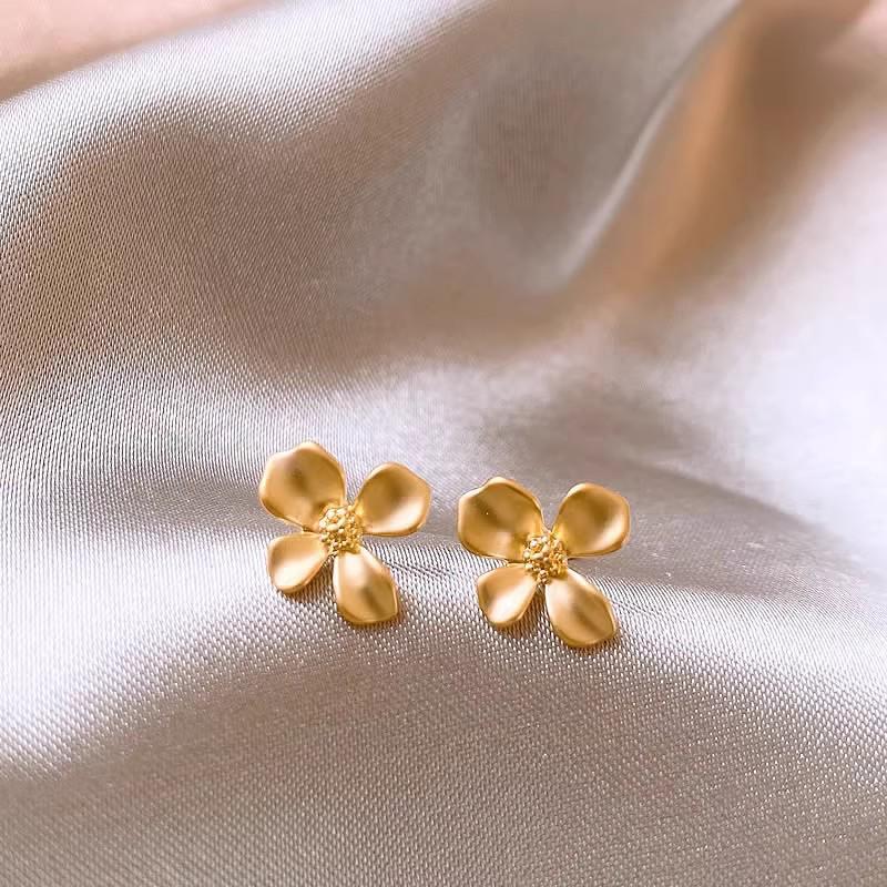 

Серьги с цветочным жемчугом зеленого цвета высшего качества - серебряные игольчатые, дизайн в виде ландыша и тюльпана