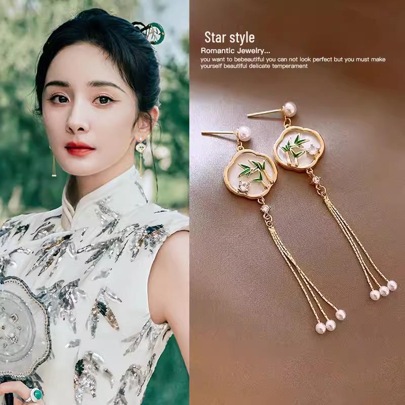 2025 Trendige Cheongsam-Hängeohrringe aus Naturstein: Damenaccessoires im chinesischen Stil