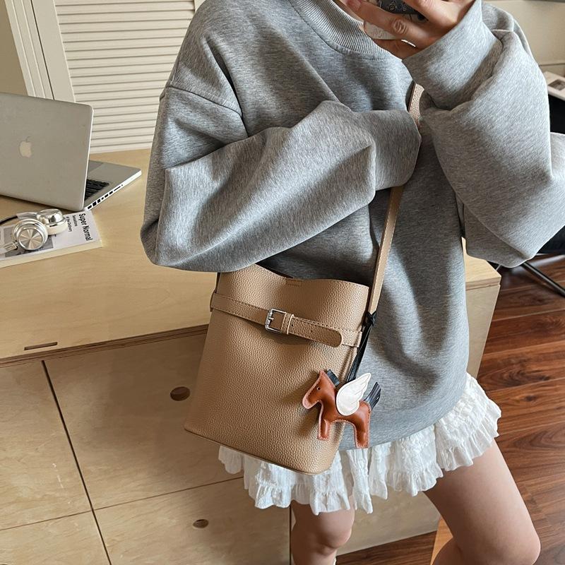 Bag Women's Fashion Large Capacity Bag New Versatile Shoulder Bag Small Square Bag Crossbody Bag