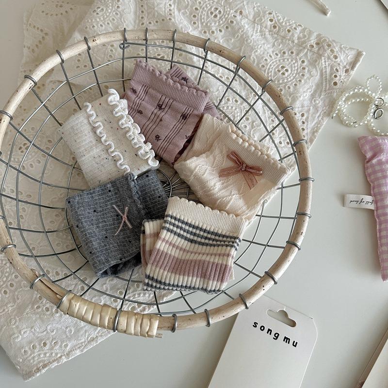 Damen Frühlings- und Sommerdünne Baumwolle Neuer Stil Schleife Knochenlos Genäht Kopf Mittlere Röhre Pile Socken