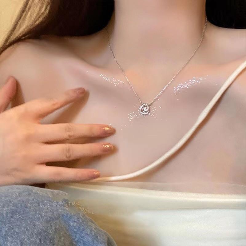 Tide Diamond Bow Necklace, Femininity Niche Design, High-End Light Luxury Collarbone Chain, Girlfriend Pendant.