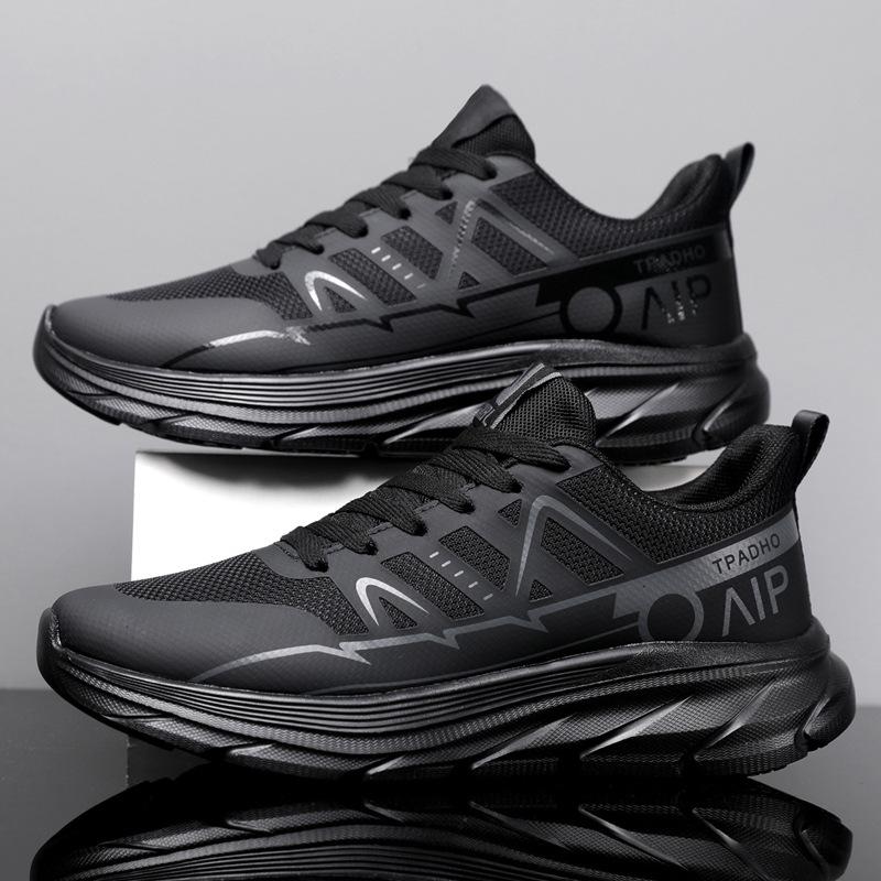 New Shoes Sports Shoes Travel Casual Shoes Lightweight Mesh Breathable Running Shoes Couple Black Shoes