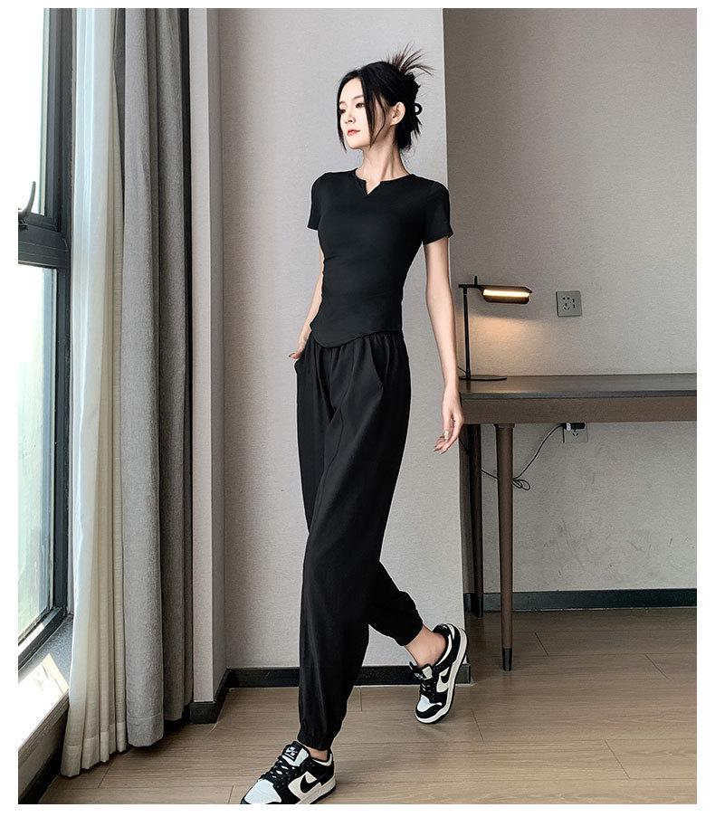 Women's Quick-Dry Yoga Set: Short Sleeve & Pants with Chest Pad for Summer 2025 Morning Runs