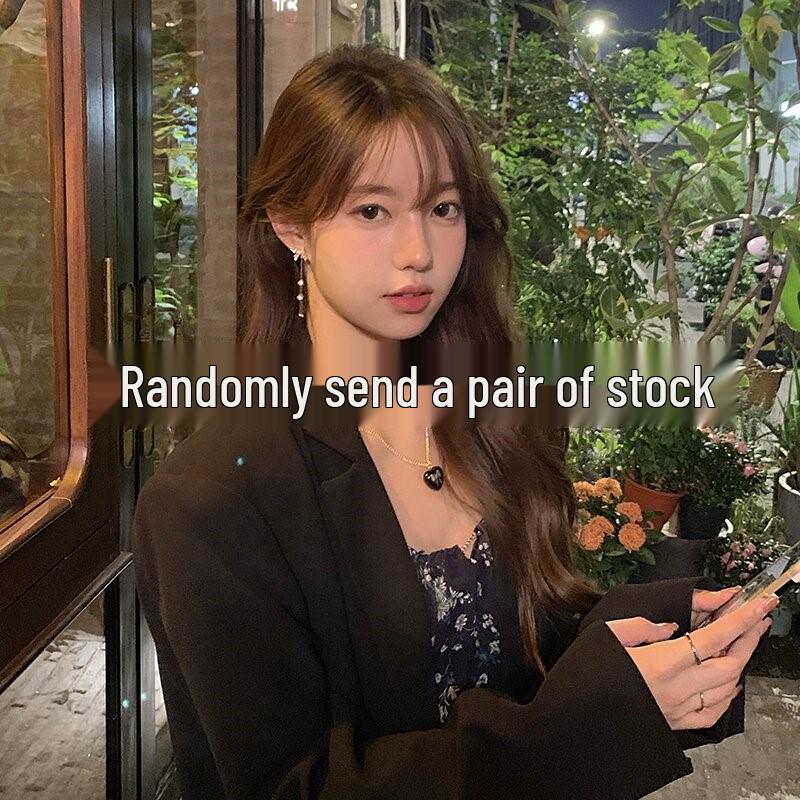 

Элегантный тренд 2024: Серьги из серебра 925 пробы с жемчугом - Нишевый, нежный дизайн с легкой роскошью и высококлассным шармом