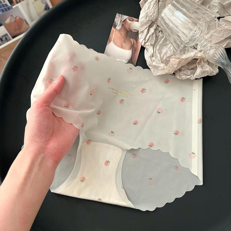 Lady Summer Ultra Thin Lovely Ice Silk Without Trace Speed Dry Pure Cotton Antibacterial File Waist Triangle Briefs