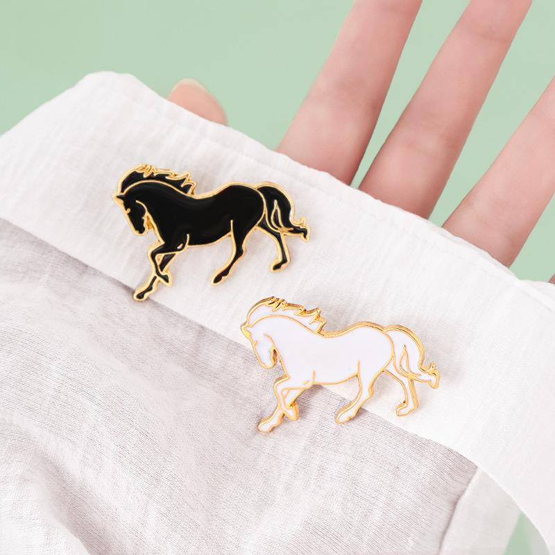 Zodiac Horse Brooch Cute Animal Style Badge Student Jewelry Pendant Accessories