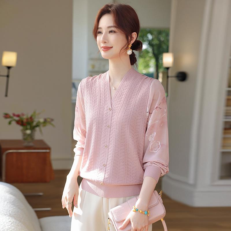 

Mom s Stylish V-neck Knit Top with Chiffon Sleeves - Youthful Spring Design for Middle-aged Women 3XL [120-140 jin]
