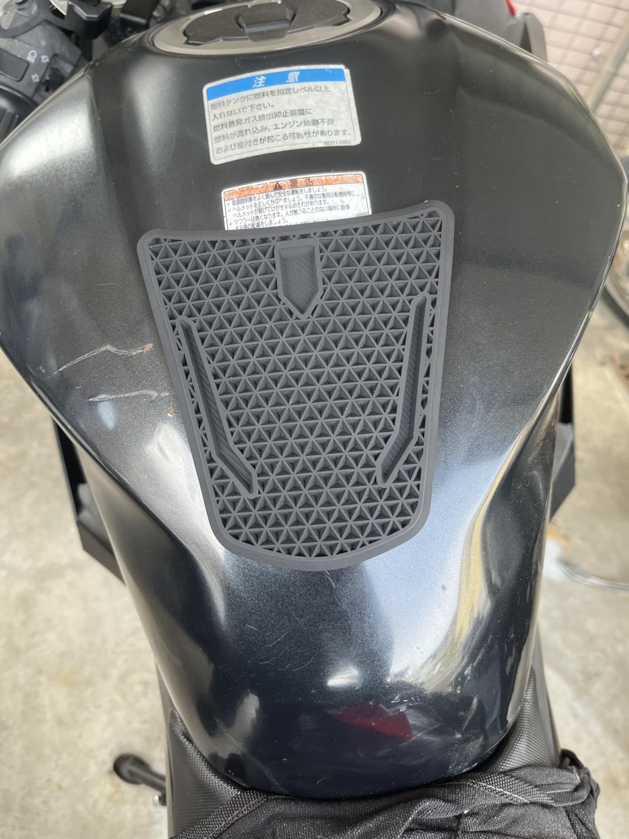 

BYEMTTY 3D Traction Pad Tank Kit for Honda, Kawasaki, Suzuki, Ducati, Victory, BMW, and KTM (All Year Models) (Black)