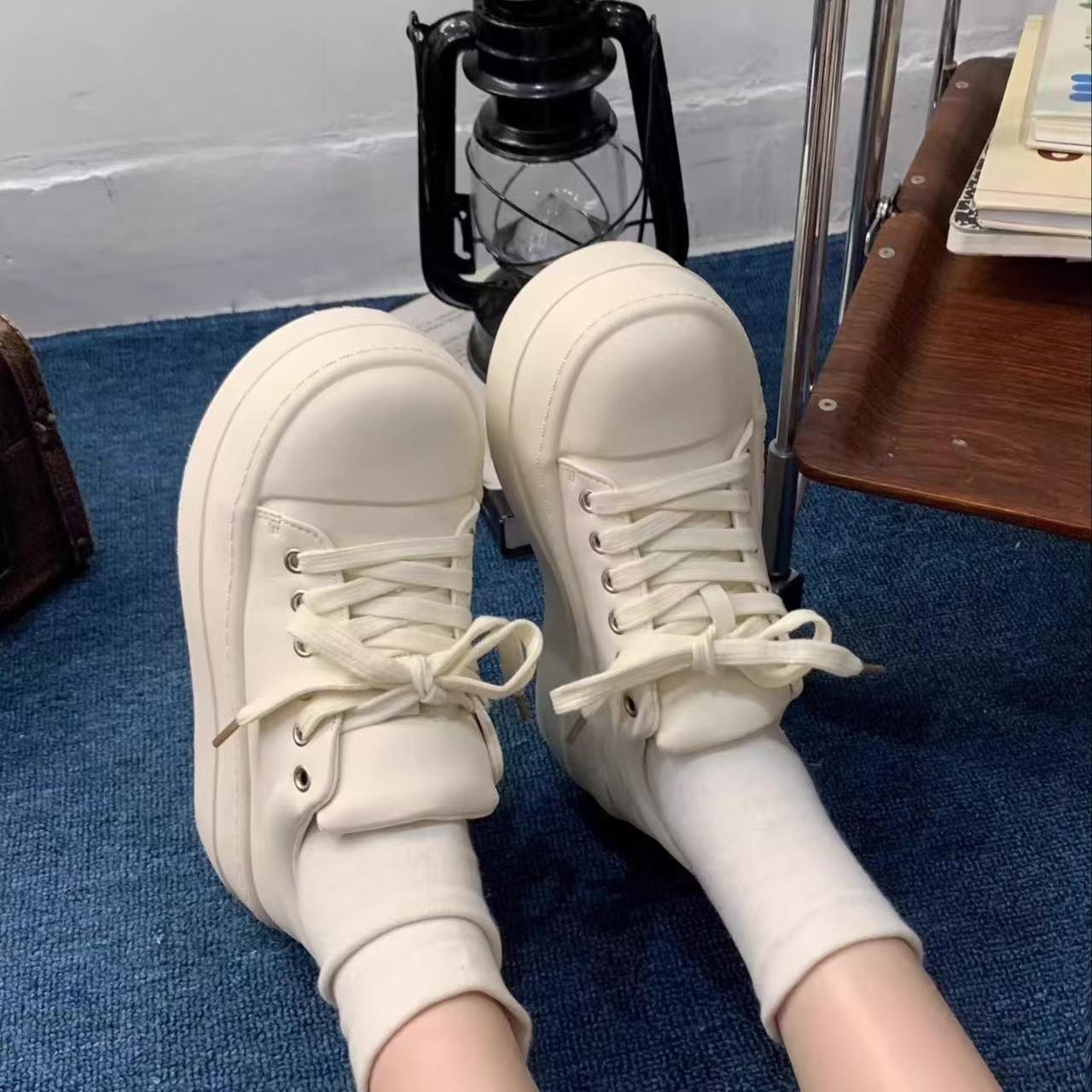 

Модная платформа Белая обувь Женская 2025 Осень Новая мода Шнуровка Увеличение роста Повседневная обувь Удобная Уличная Нескользящая Обувь для скейтборда 35 белый