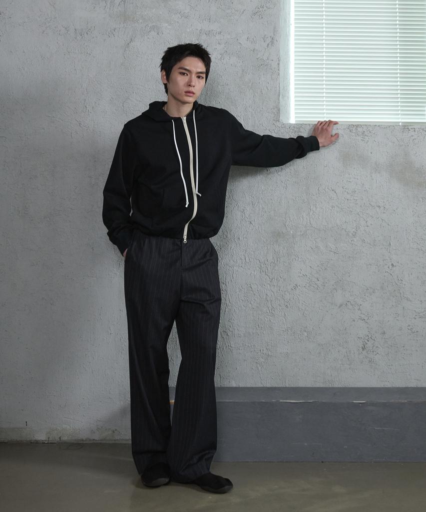 Deossingindeeodeeo Fine Pinstripe Straight Wide Slacks Black