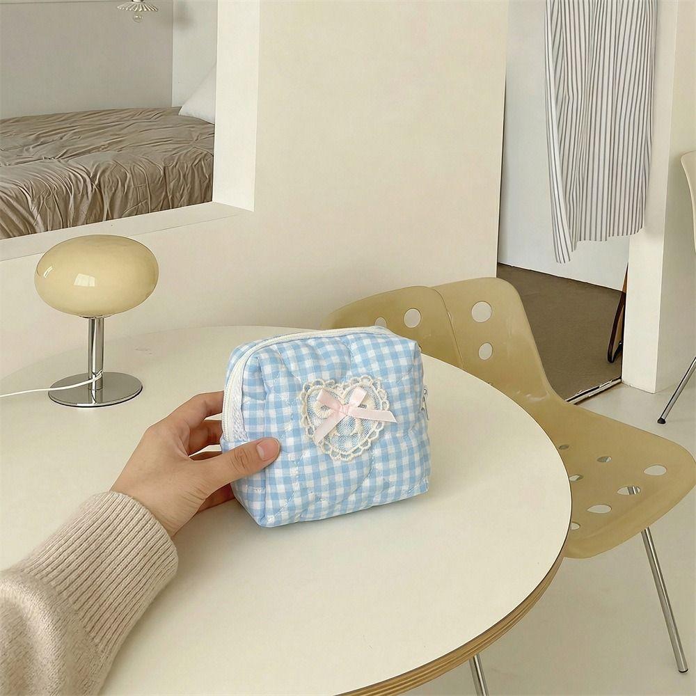 1pc New Checkered Quilted Makeup Bag Small Portable Cosmetic Bag with Lace Heart Bow Makeup Pouch Gift