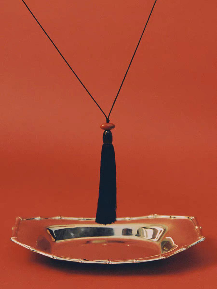 Black Agate Red Stone Tassel Pendant Necklace - Stylish and Unique Design for Women