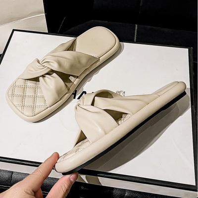 Modische weiche Leder-Sandalen mit gekreuzten Riemen und Plateau für Damen, Designer, dicker Boden, plissierte Riemen, Sandalen für Damen, große Größe, Outdoor-Slipper
