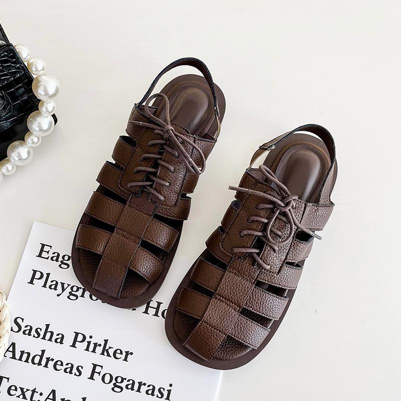 

Женская обувь Hollow 2024 года, новые летние простые сандалии на плоской подошве с перекрестным плетением в стиле ретро с закрытым носком, модные женские сандалии с кружевом 40 темно-коричневого