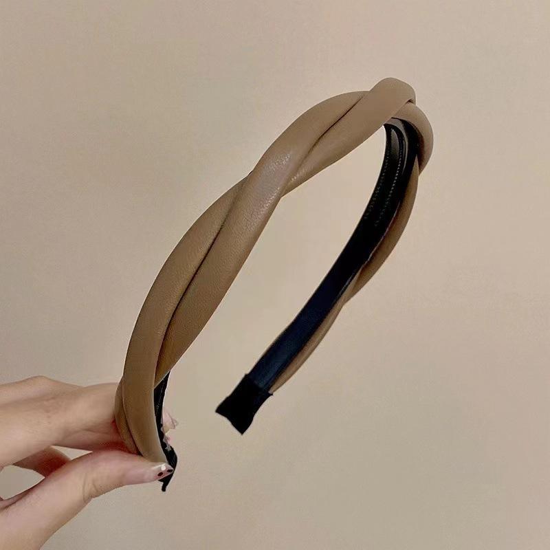 

AISHG повязка для волос из искусственной кожи для женщин, плетеная повязка на голову с крестообразными зубцами, обруч для волос, нескользящие ленты для волос, аксессуары для волос для девочек коричневый