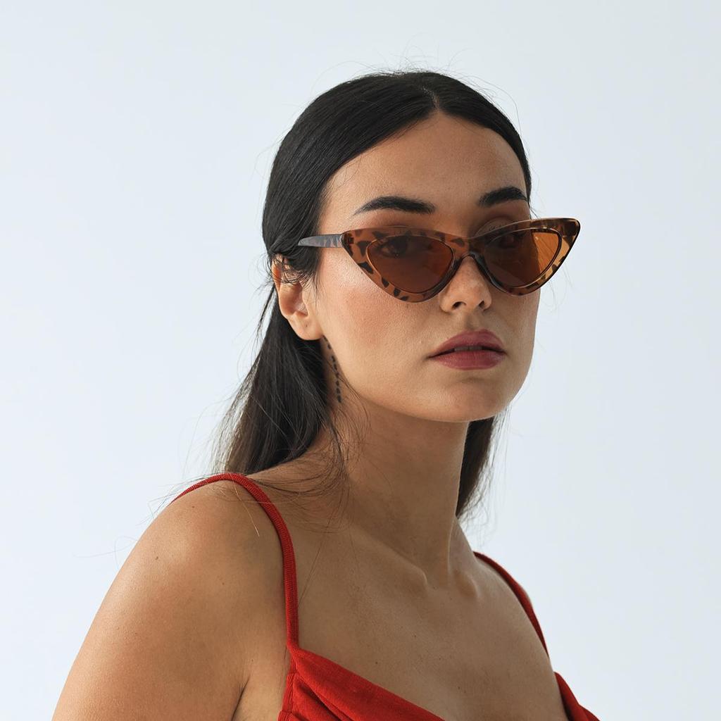 Gafas de sol retro vintage estrechas con forma de ojo de gato para mujer, gafas de influencia con marco de plástico, diseño de ojo de gato