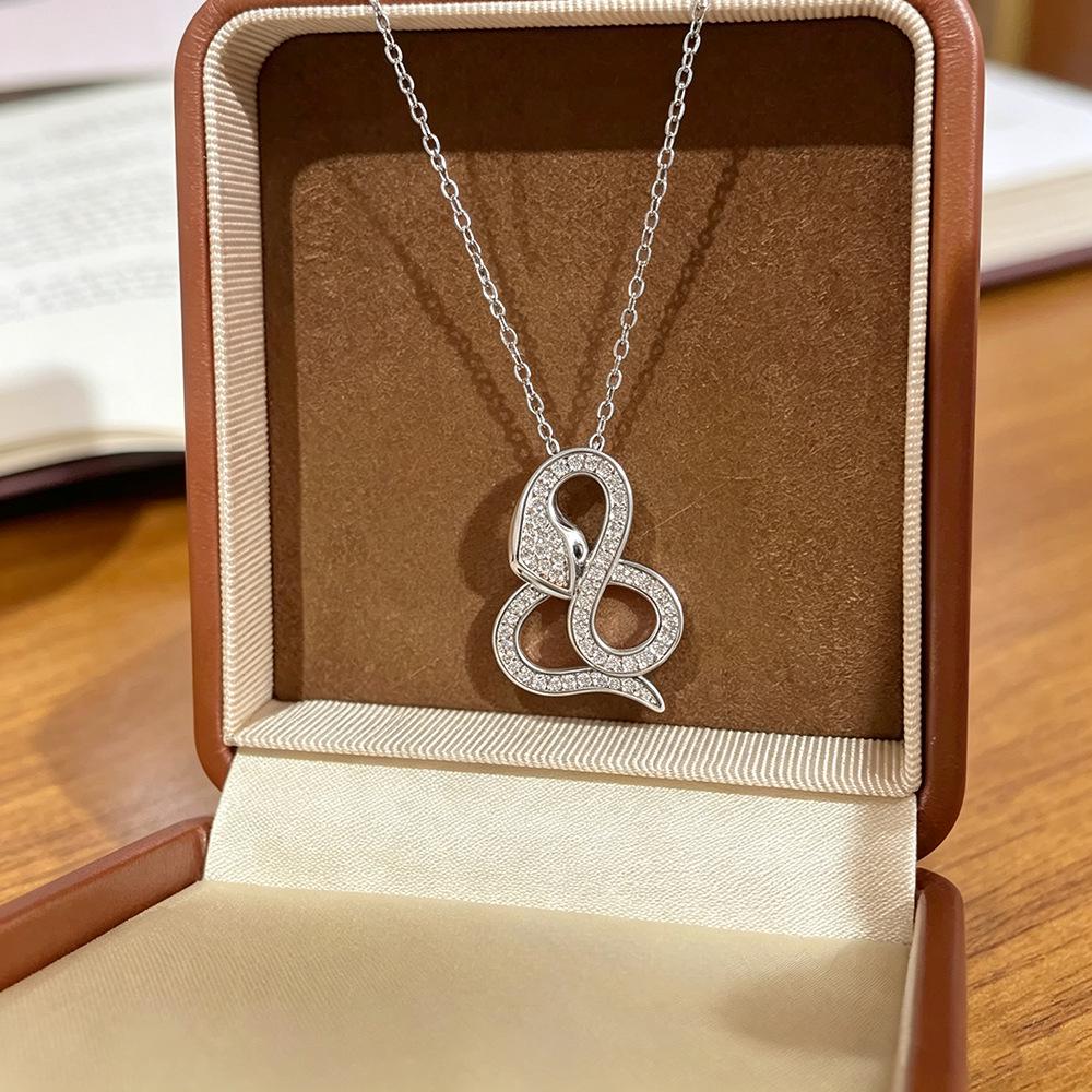 European & American Full Diamond Snake Necklace: Trendy Summer Clavicle Chain for Women