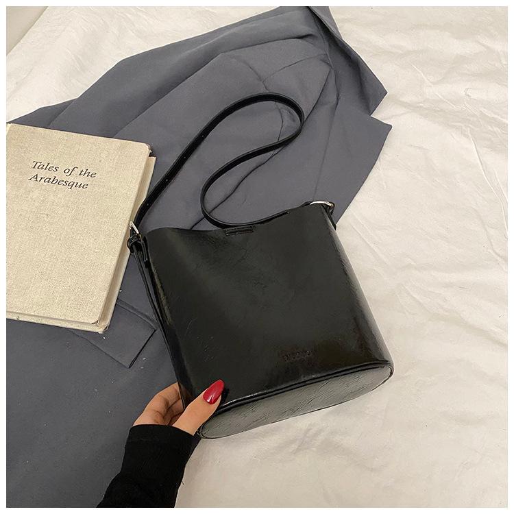 Spring Small Bag Women's Fashion New Shoulder Armpit Bag Fashion Commuter Crossbody Bucket Bag