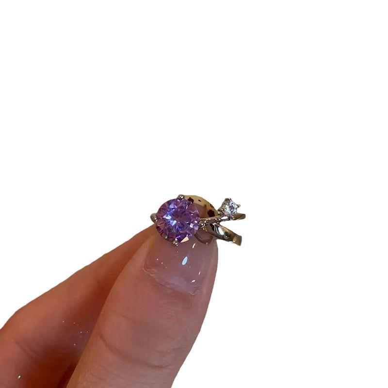 "Elegant Zircon Ear Cuff for Women - Clip-On Light Bulb Design, No Piercings Needed, Luxury & Trendy Style"