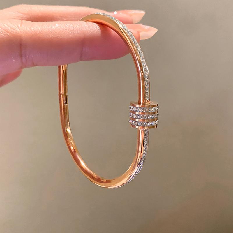 Fashionable Zircon For Diamond-inlaid Nail Bracelets Suitable For Women To Wear And Wear During Summer Travel