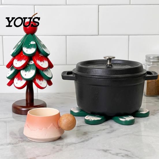 Rustic Dining Table Pad Christmas Tree Wooden Trivets, Durable Pine Wood Potholders with Storage Stand, Decorative Holiday Tray Heat Resistant